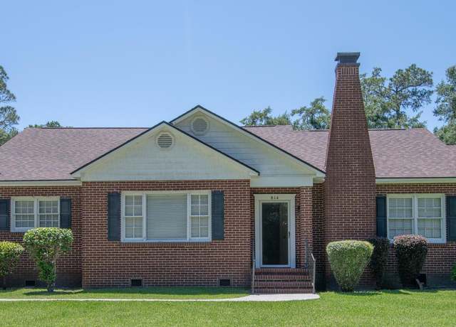 Property at 814 S Main St, Sylvania, GA 30467, 4 beds, 1.5 baths