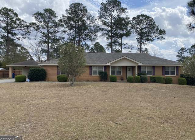 Property at 305 Ridgecrest Rd, Dublin, GA 31021, 4 beds, 3 baths