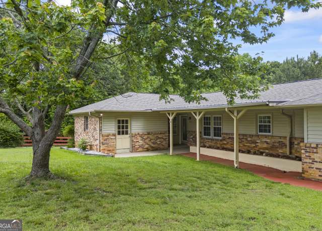 Property at 205 Lakeview Cir, Hartwell, GA 30643, 5 beds, 3 baths