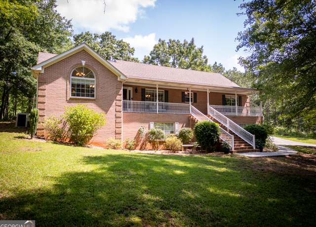 Property at 1655 Stacia Dr, Covington, GA 30016, 3 beds, 2 baths