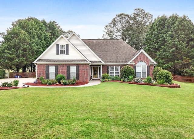 Property at 235 Surrey Park Dr, Fayetteville, GA 30215, 4 beds, 2 baths