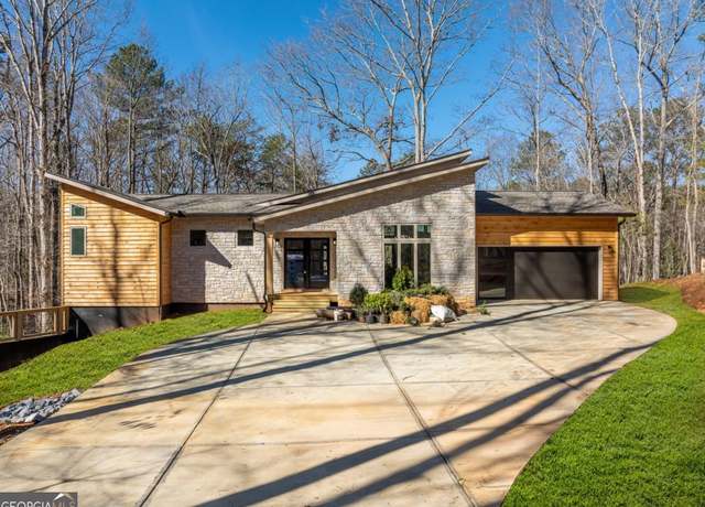 Property at 2140 Newport Dr, Ellijay, GA 30540, 3 beds, 2.5 baths