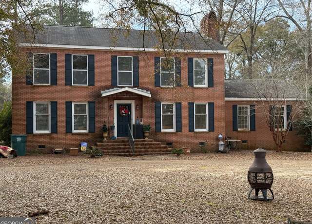 Property at 431 Woodlawn Dr, Eufaula, AL 36027, 3 beds, 3 baths