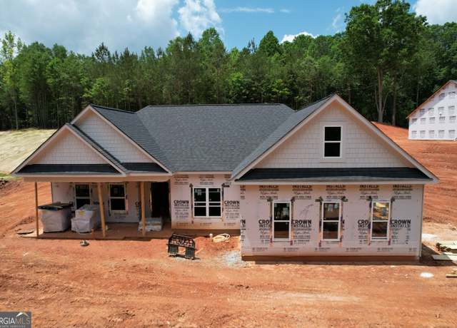 Property at 327 Ayers Creek Dr, Toccoa, GA 30577, 3 beds, 2 baths