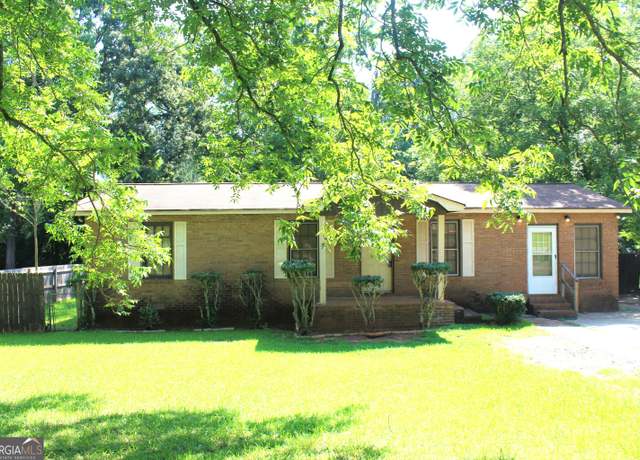 Property at 102 King Arthur Dr, Lagrange, GA 30241, 4 beds, 2 baths