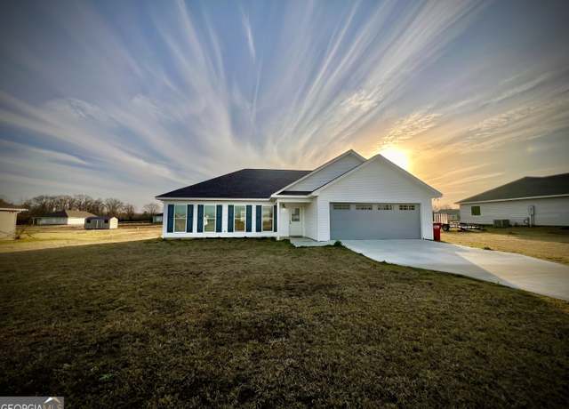 Property at 1046 Field St, Dudley, GA 31022, 3 beds, 2 baths