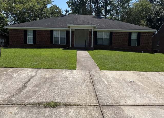 Property at 3104 Fernridge Dr, Albany, GA 31721, 6 beds, 4 baths