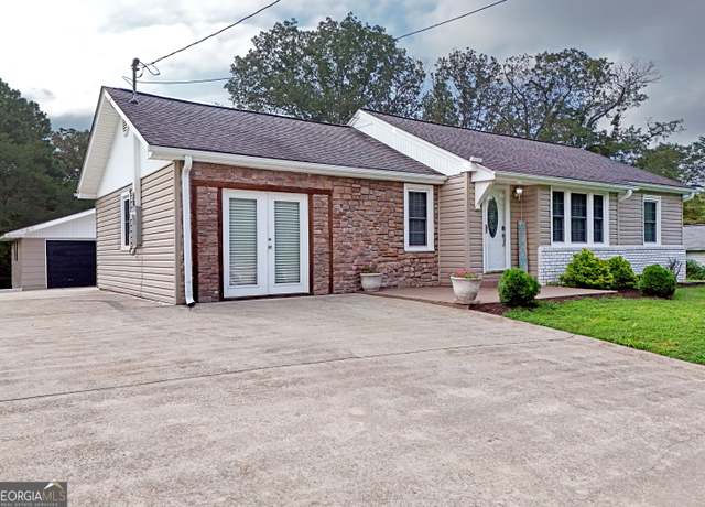 Property at 749 Hillcrest Dr, Mccaysville, GA 30555, 3 beds, 2 baths