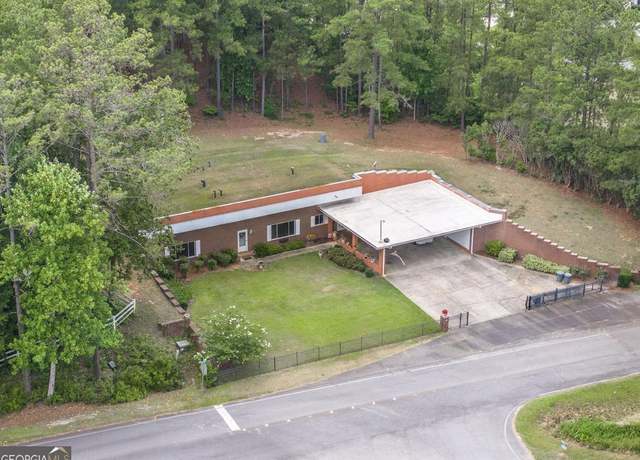 Property at 101 Huntington Dr, Dublin, GA 31021, 3 beds, 3 baths