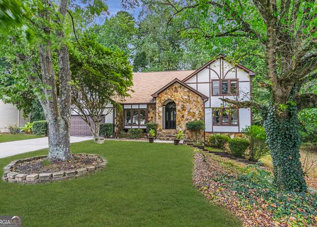 Property at 3142 Brooks Dr, Snellville, GA 30078, 3 beds, 2.5 baths