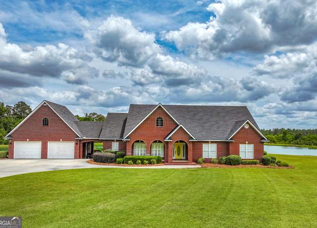 Property at 3860 Blalock Ave, Waycross, GA 31503, 4 beds, 2 baths