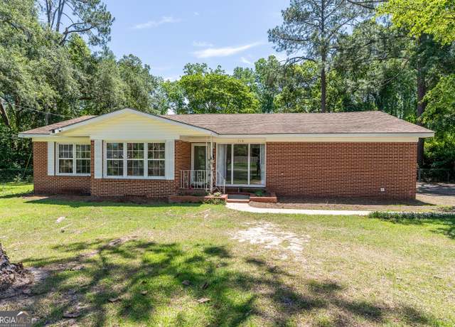 Property at 718 Jackson St, Blackshear, GA 31516, 4 beds, 2 baths