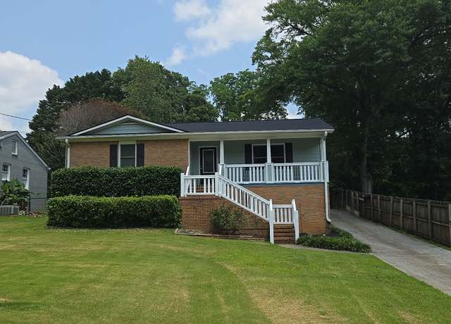 Property at 820 Woodland Dr, Griffin, GA 30224, 3 beds, 2 baths