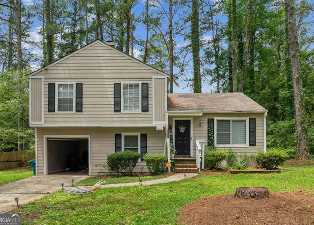 Property at 447 Sherwood Cir, Stone Mountain, GA 30087, 3 beds, 2 baths