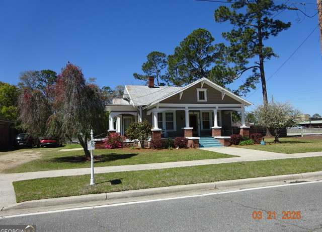Property at 3 S Spring St, Claxton, GA 30417, 4 beds, 2.5 baths