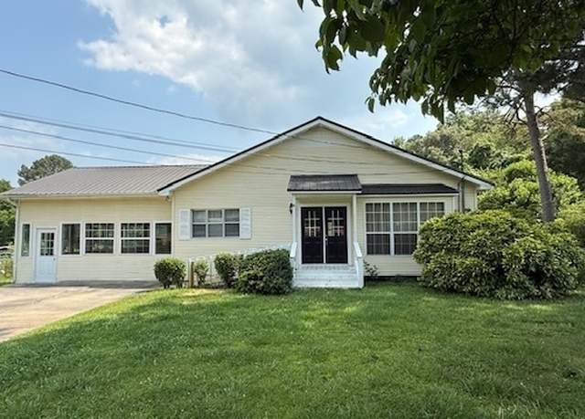 Property at 279 Baker Cir SE, Calhoun, GA 30701, 3 beds, 2 baths