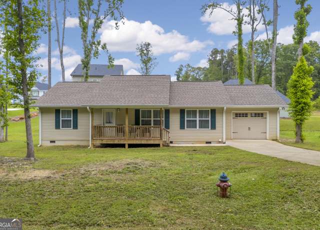 Property at 1861 Skyline Dr, Toccoa, GA 30577, 3 beds, 2 baths