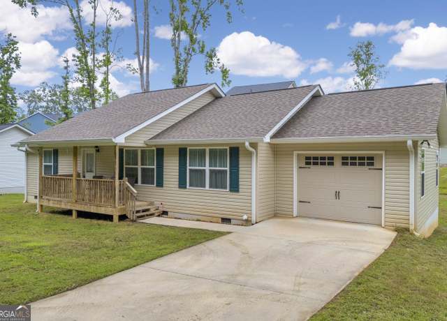 Property at 1861 Skyline Dr, Toccoa, GA 30577, 3 beds, 2 baths