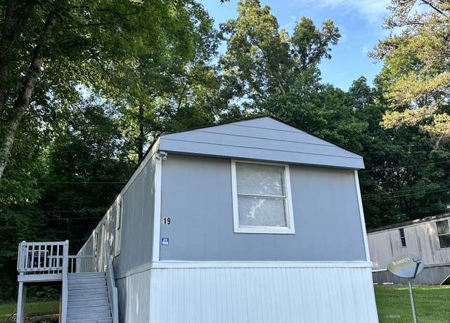 Property at 19 Poole Cir, Ellenwood, GA 30294, 3 beds, 2 baths