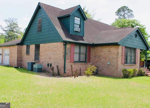 Property at 3187 Stratford Dr, Macon, GA 31211, 4 beds, 3.5 baths