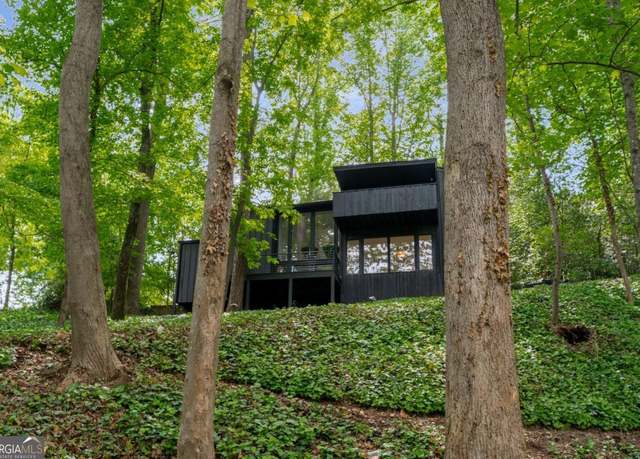 Property at 5020 Vallo Vista Ct, Atlanta, GA 30342, 4 beds, 3 baths