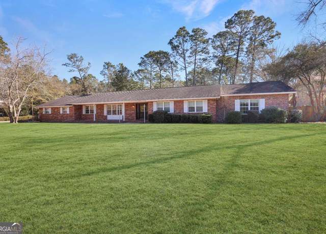 Property at 433 Memorial Dr, Jesup, GA 31545, 4 beds, 3 baths