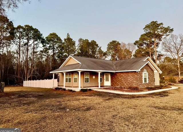 Property at 57 Brandon St, Baxley, GA 31513, 2 beds, 2 baths