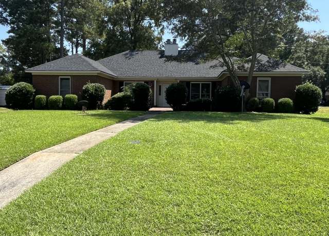 Property at 1910 Elkhorn Ln, Albany, GA 31707, 6 beds, 4 baths
