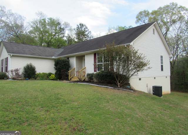 Property at 137 Brad St, Royston, GA 30662, 3 beds, 2 baths