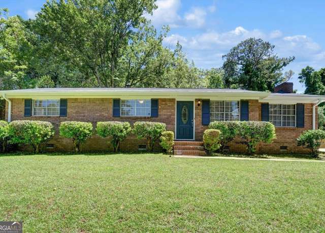 Property at 606 Evergreen Dr, Woodstock, GA 30188, 3 beds, 2 baths