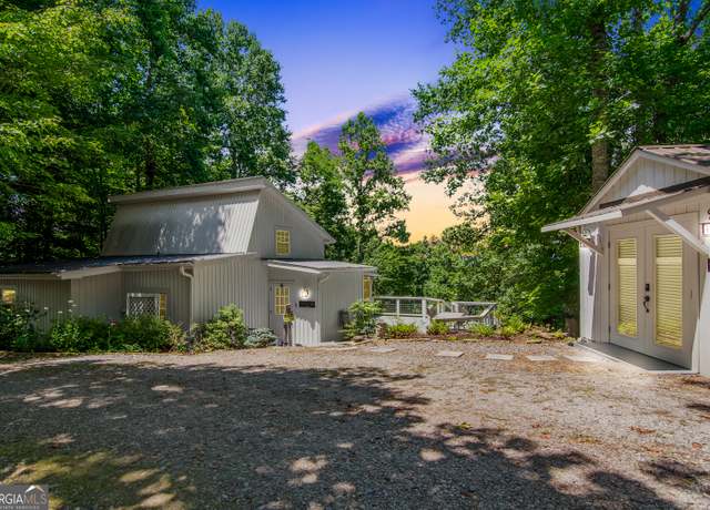 Property at 1056 Sky Hawk Mountain Rd, Hiawassee, GA 30546, 2 beds, 2 baths