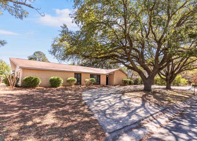 Property at 202 Avalon Dr, Warner Robins, GA 31093, 4 beds, 2 baths