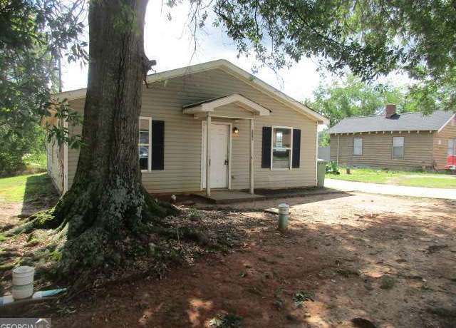 Property at 818 Haskell Ward Dr, Griffin, GA 30223, 3 beds, 2 baths