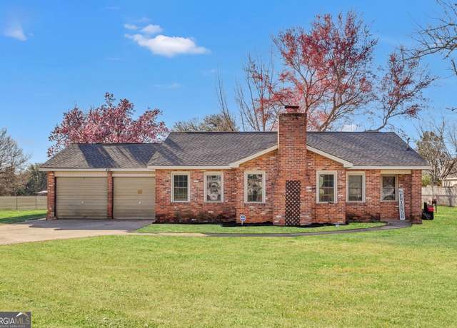 Property at 421 Campus Dr, Fort Valley, GA 31030, 3 beds, 2 baths