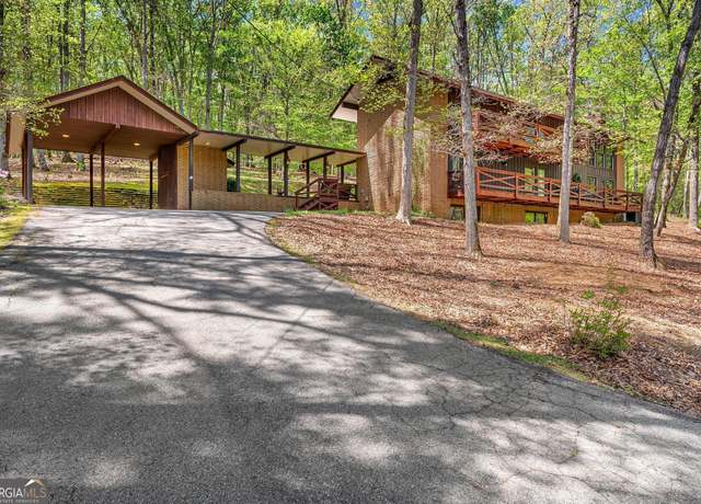 Property at 900 Oakhill Rd, Elberton, GA 30635, 4 beds, 3.5 baths
