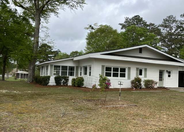 Property at 854 Clearwater Rd, Sharpsburg, GA 30277, 3 beds, 2 baths