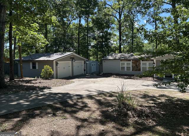 Property at 104 N Stewart Ln, Griffin, GA 30224, 3 beds, 2 baths