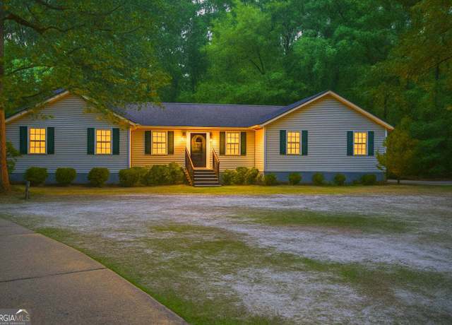 Property at 147 Glen Oaks Rd, Perry, GA 31069, 3 beds, 2 baths