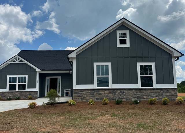 Property at 173 Hunts Ridge Dr, Cleveland, GA 30528, 3 beds, 2 baths