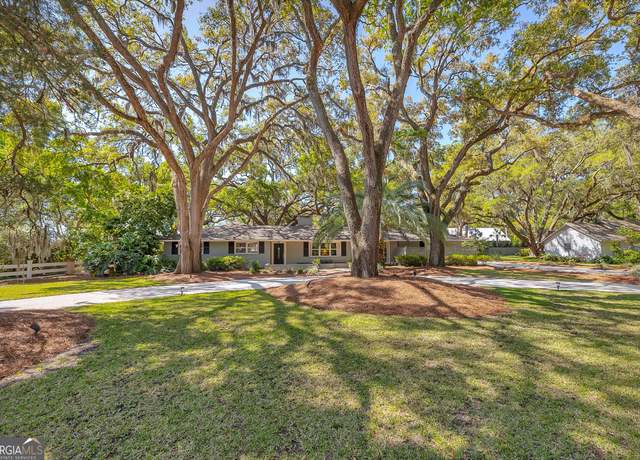Property at 20 Frederica Oaks Ln, St. Simons, GA 31522, 4 beds, 3.5 baths