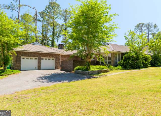 Property at 2303 Riverhill Dr, Valdosta, GA 31602, 3 beds, 2.5 baths