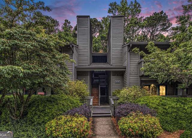 Property at 318 Tuxworth Cir, Decatur, GA 30033, 3 beds, 2 baths