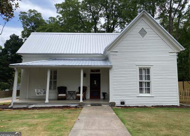 Property at 406 Pine St, Madison, GA 30650, 2 beds, 1 bath