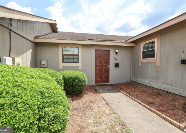 Property at 142 Stonehedge Dr, Warner Robins, GA 31088, 2 beds, 2 baths