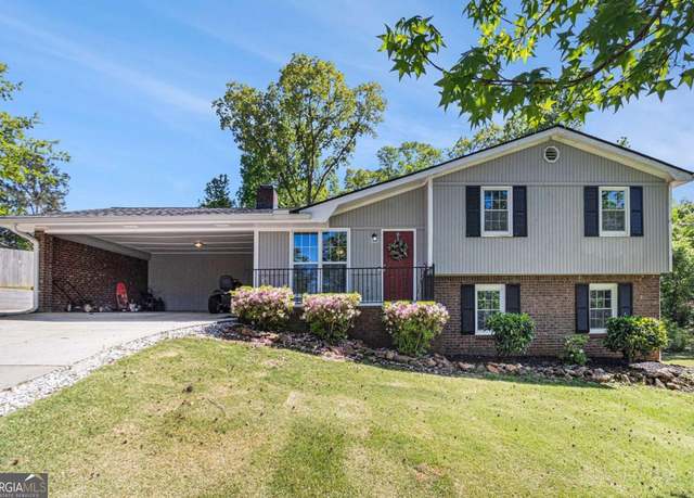 Property at 15 Cedar Ln E, Newnan, GA 30263, 3 beds, 2 baths