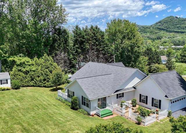 Property at 2008 Hidden Valley Rd, Hiawassee, GA 30546, 3 beds, 2 baths