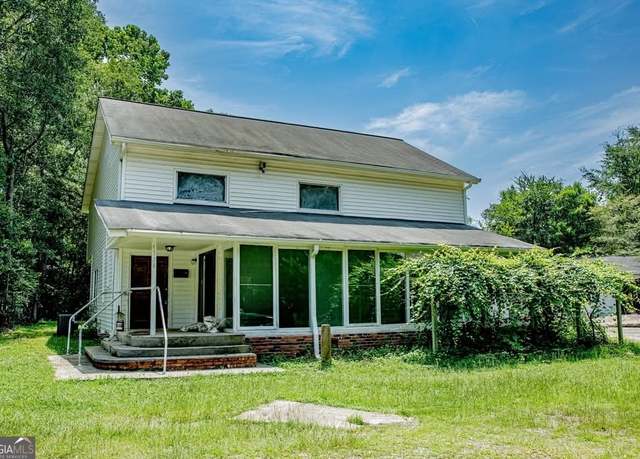 Property at 376 Covington St, Jackson, GA 30233, 4 beds, 2 baths