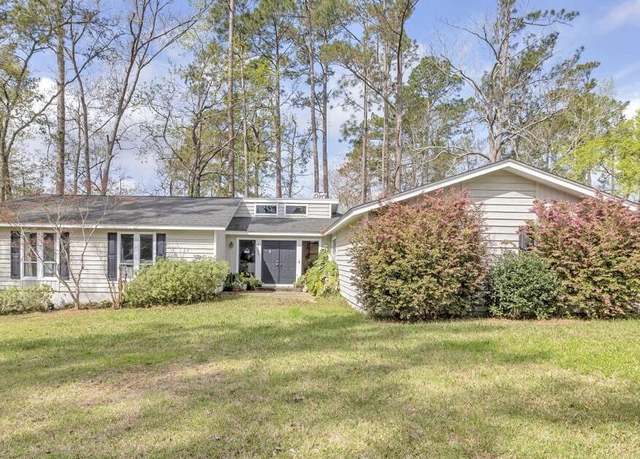 Property at 2606 Lakewood Dr, Valdosta, GA 31602, 3 beds, 2 baths