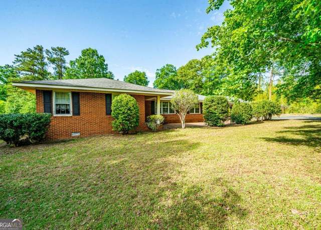 Property at 740 Lake Laurel Rd NE, Milledgeville, GA 31061, 4 beds, 3 baths