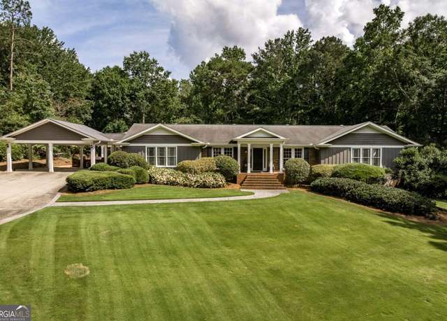 Property at 1060 Woodhollow Ln, Athens, GA 30606, 4 beds, 4.5 baths
